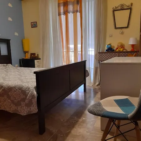 Cute - 2 Minutes From The Beach! *