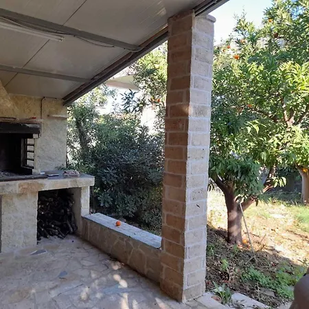 Cute - 2 Minutes From The Beach! Apartment Livanatai